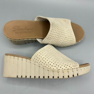 Womens Skechers Pier Ave Luxe Foam Suede Wedge Sandal Beige Size 8
